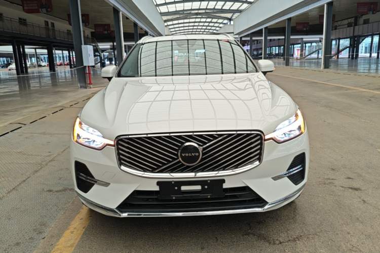 Used Volvo XC60 2026 B5 4x4 Smart Luxury Edition Front