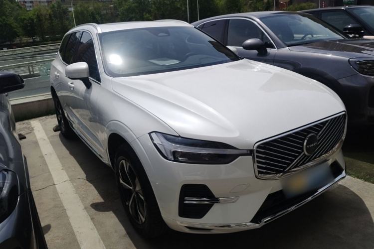 Used Volvo XC60 2026 B5 4x4 Smart Luxury Edition Front Right 45 Deg