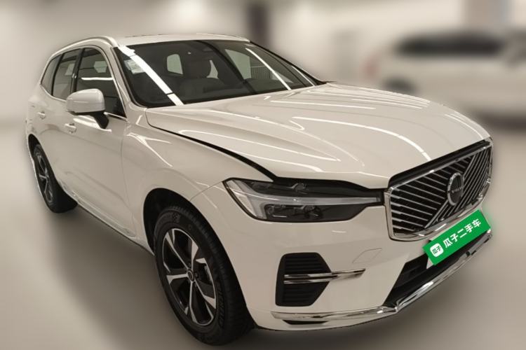 Used Volvo XC60 2026 B5 4x4 Smart Luxury Edition Front Right 45 Deg