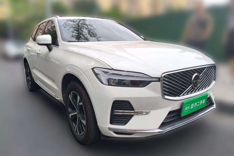 Used Volvo XC60 2026 B5 4x4 Smart Luxury Edition Front Right 45 Deg