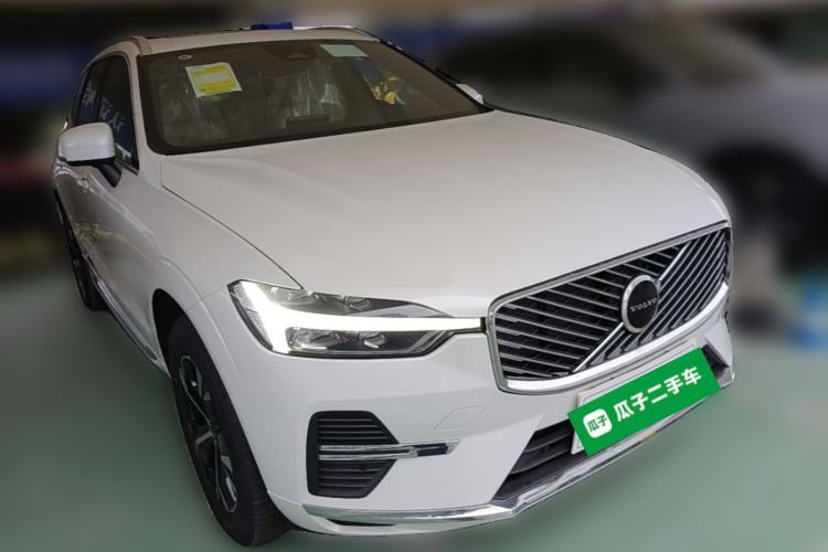 Used Volvo XC60 2026 B5 4x4 Smart Luxury Edition Front Right 45 Deg
