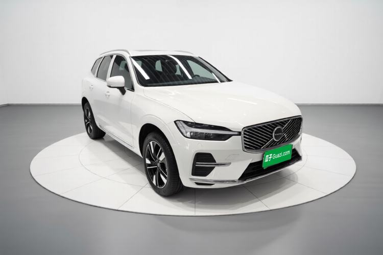 Used Volvo XC60 2026 B5 4x4 Smart Luxury Edition Front Right 45 Deg