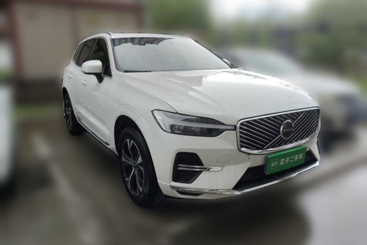 Used Volvo XC60 2026 B5 4x4 Smart Luxury Edition Front Right 45 Deg