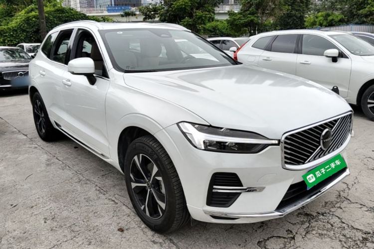 Used Volvo XC60 2026 B5 4x4 Smart Luxury Edition Front Right 45 Deg