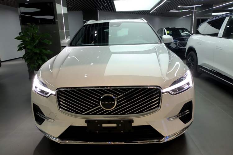 Used Volvo XC60 2026 B5 4x4 Smart Luxury Edition Front