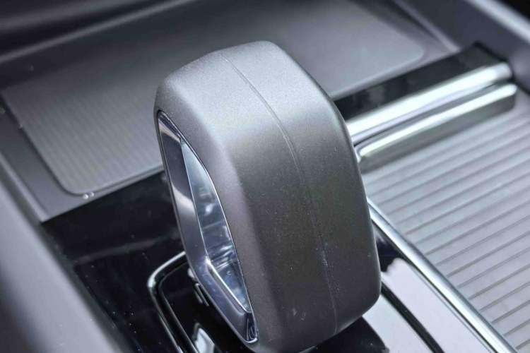 Used Volvo XC60 2026 B5 4x4 Smart Luxury Edition Gear Lever