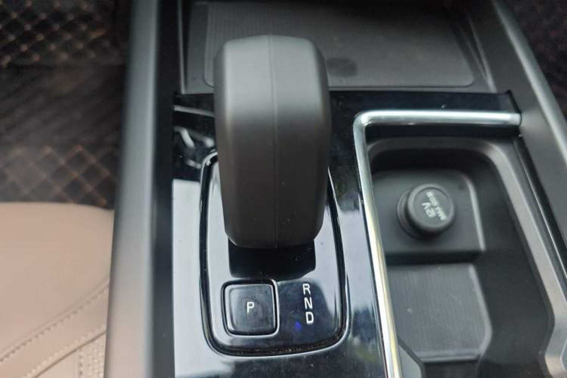 Used Volvo XC60 2026 B5 4x4 Smart Luxury Edition Gear Lever