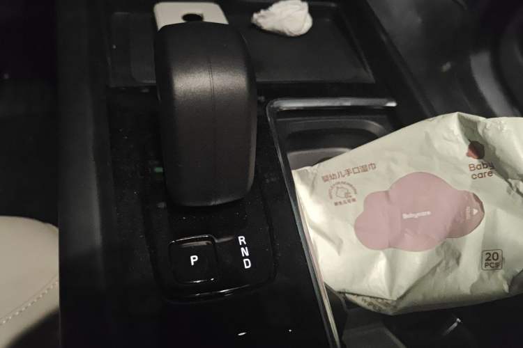 Used Volvo XC60 2026 B5 4x4 Smart Luxury Edition Gear Lever
