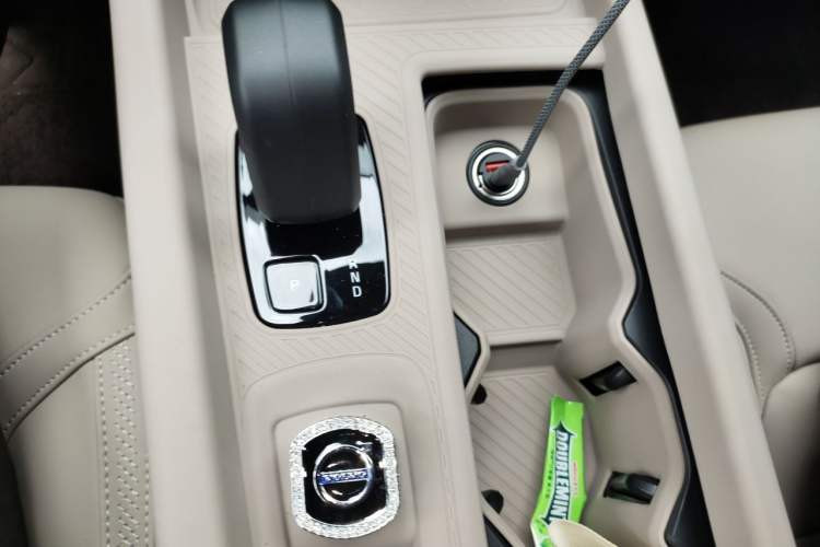 Used Volvo XC60 2026 B5 4x4 Smart Luxury Edition Gear Lever