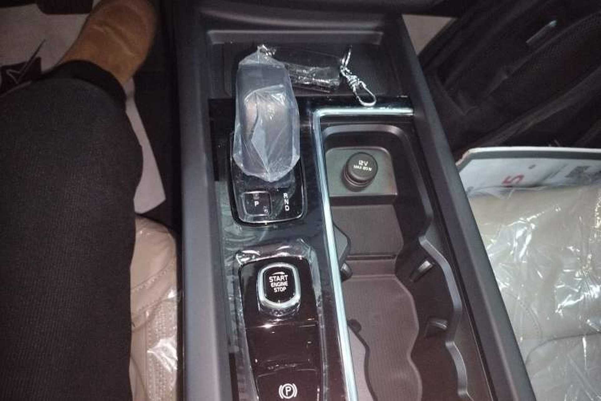 Used Volvo XC60 2026 B5 4x4 Smart Luxury Edition Gear Lever