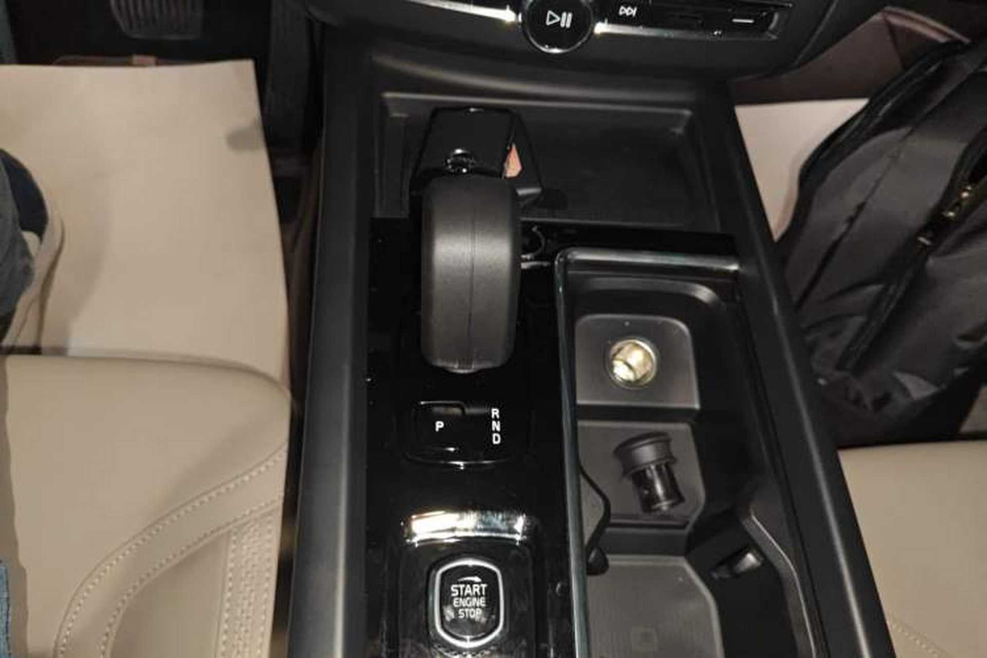 Used Volvo XC60 2026 B5 4x4 Smart Luxury Edition Gear Lever
