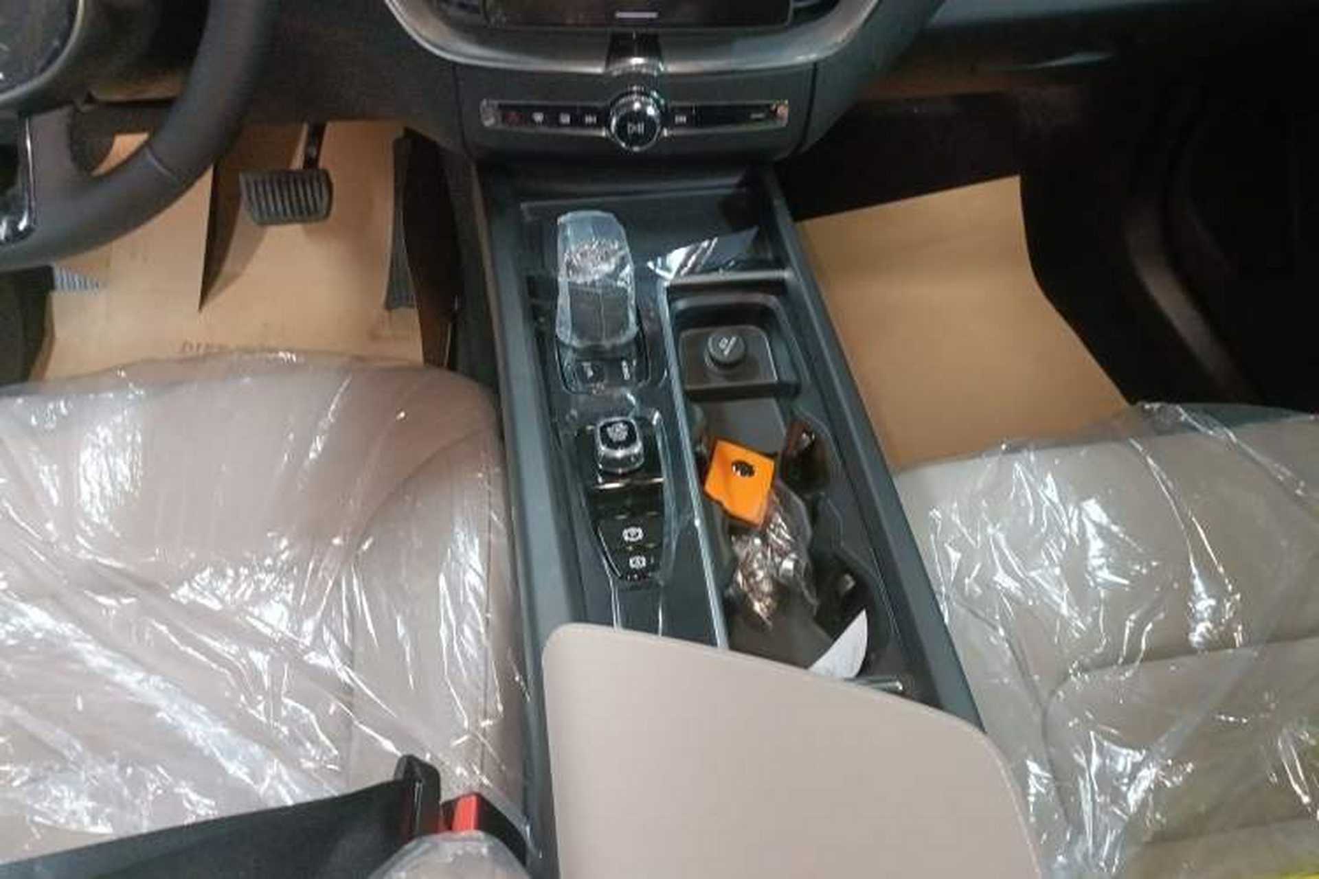 Used Volvo XC60 2026 B5 4x4 Smart Luxury Edition Gear Lever