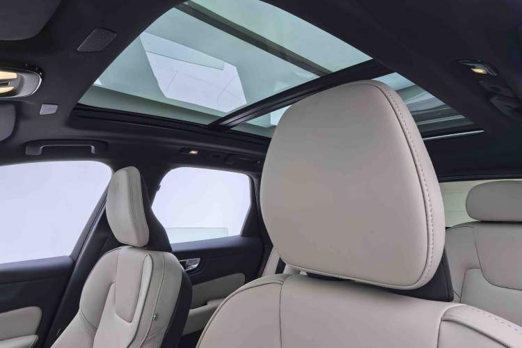 Used Volvo XC60 2026 B5 4x4 Smart Luxury Edition Headliner