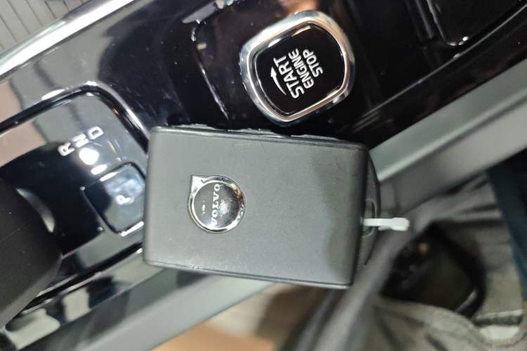 Used Volvo XC60 2026 B5 4x4 Smart Luxury Edition Interior 1