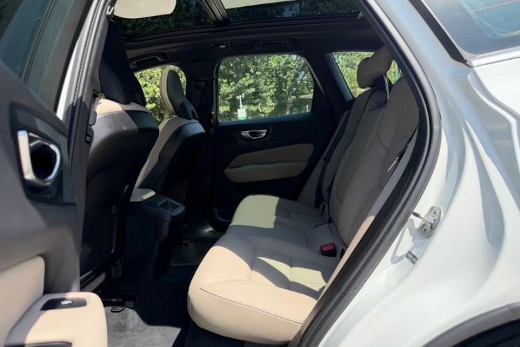 Used Volvo XC60 2026 B5 4x4 Smart Luxury Edition Interior 1
