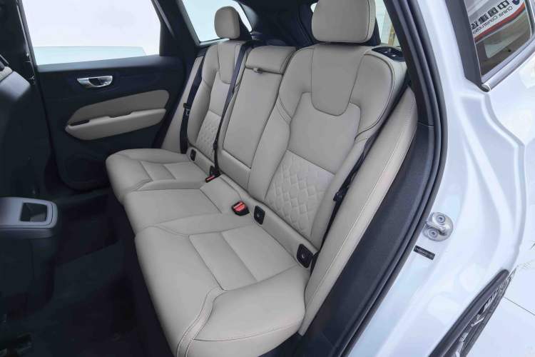 Used Volvo XC60 2026 B5 4x4 Smart Luxury Edition Interior 4