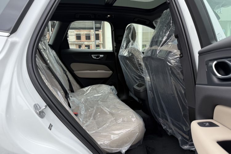 Used Volvo XC60 2026 B5 4x4 Smart Luxury Edition Interior 9