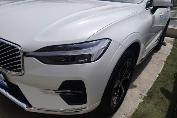 Used Volvo XC60 2026 B5 4x4 Smart Luxury Edition Left Front Headlight