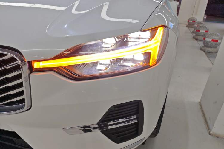 Used Volvo XC60 2026 B5 4x4 Smart Luxury Edition Left Front Headlight