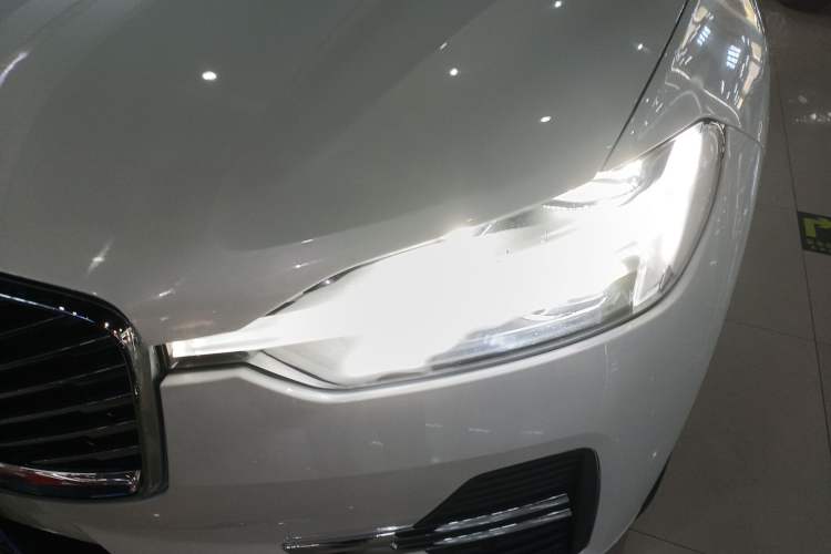 Used Volvo XC60 2026 B5 4x4 Smart Luxury Edition Left Front Headlight