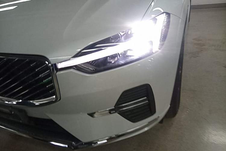 Used Volvo XC60 2026 B5 4x4 Smart Luxury Edition Left Front Headlight