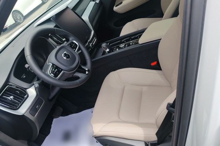 Used Volvo XC60 2026 B5 4x4 Smart Luxury Edition Left Front Seat