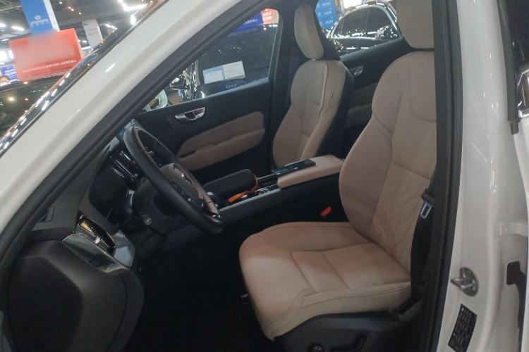 Used Volvo XC60 2026 B5 4x4 Smart Luxury Edition Left Front Seat