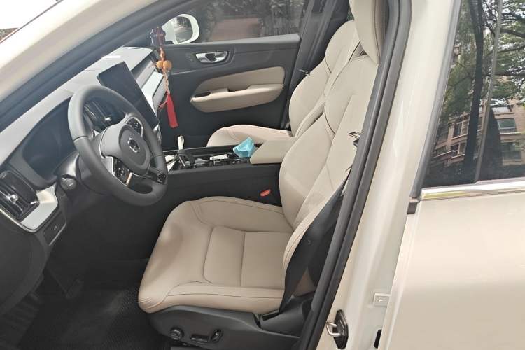 Used Volvo XC60 2026 B5 4x4 Smart Luxury Edition Left Front Seat