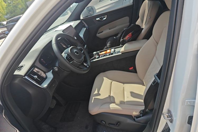Used Volvo XC60 2026 B5 4x4 Smart Luxury Edition Left Front Seat