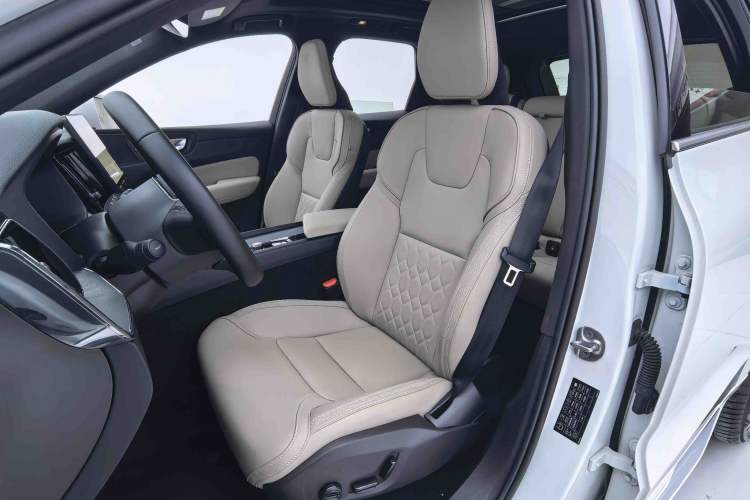 Used Volvo XC60 2026 B5 4x4 Smart Luxury Edition Left Front Seat