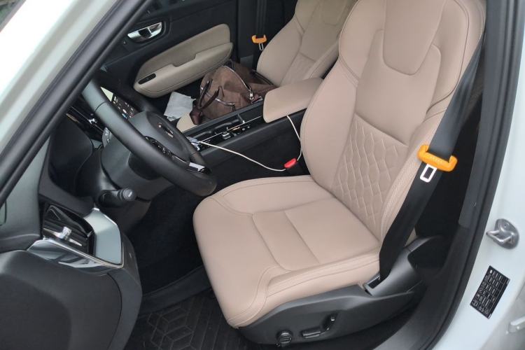 Used Volvo XC60 2026 B5 4x4 Smart Luxury Edition Left Front Seat