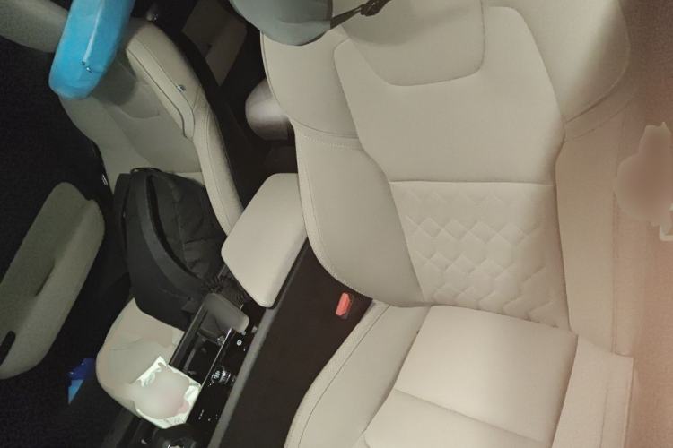 Used Volvo XC60 2026 B5 4x4 Smart Luxury Edition Left Front Seat