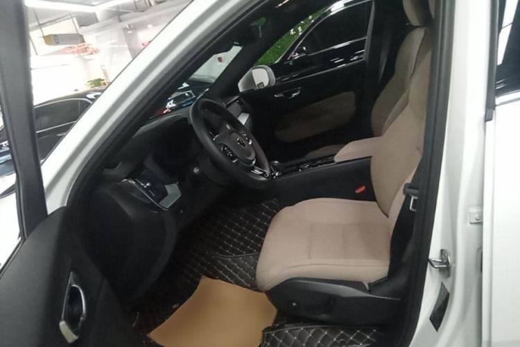 Used Volvo XC60 2026 B5 4x4 Smart Luxury Edition Left Front Seat