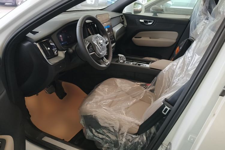 Used Volvo XC60 2026 B5 4x4 Smart Luxury Edition Left Front Seat