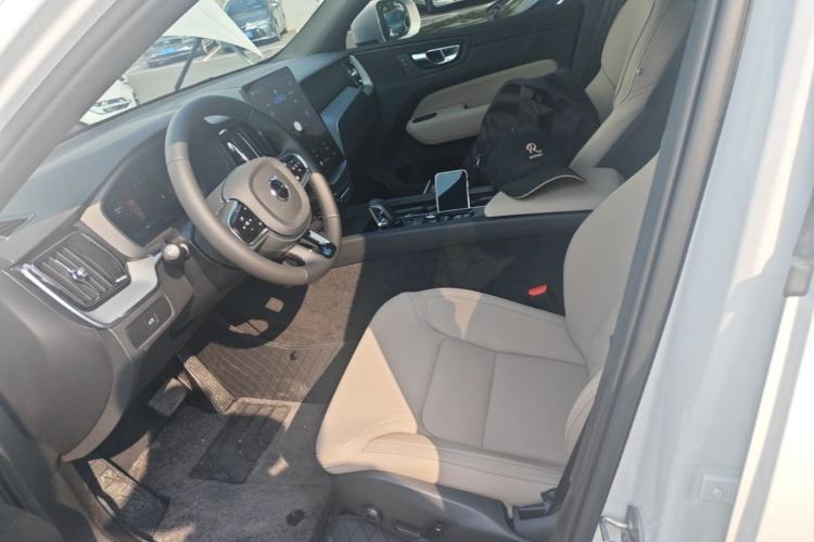 Used Volvo XC60 2026 B5 4x4 Smart Luxury Edition Left Front Seat