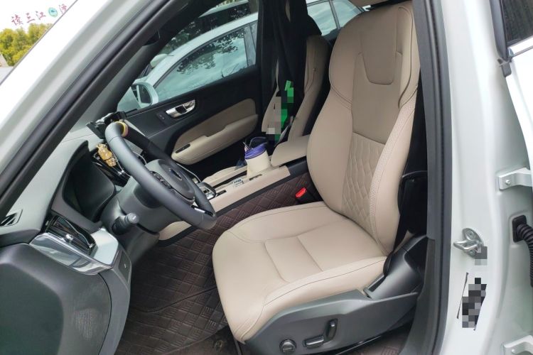 Used Volvo XC60 2026 B5 4x4 Smart Luxury Edition Left Front Seat