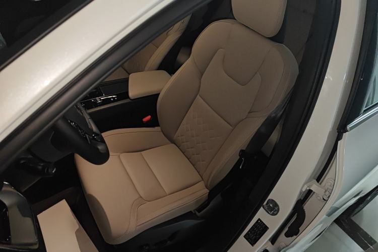 Used Volvo XC60 2026 B5 4x4 Smart Luxury Edition Left Front Seat