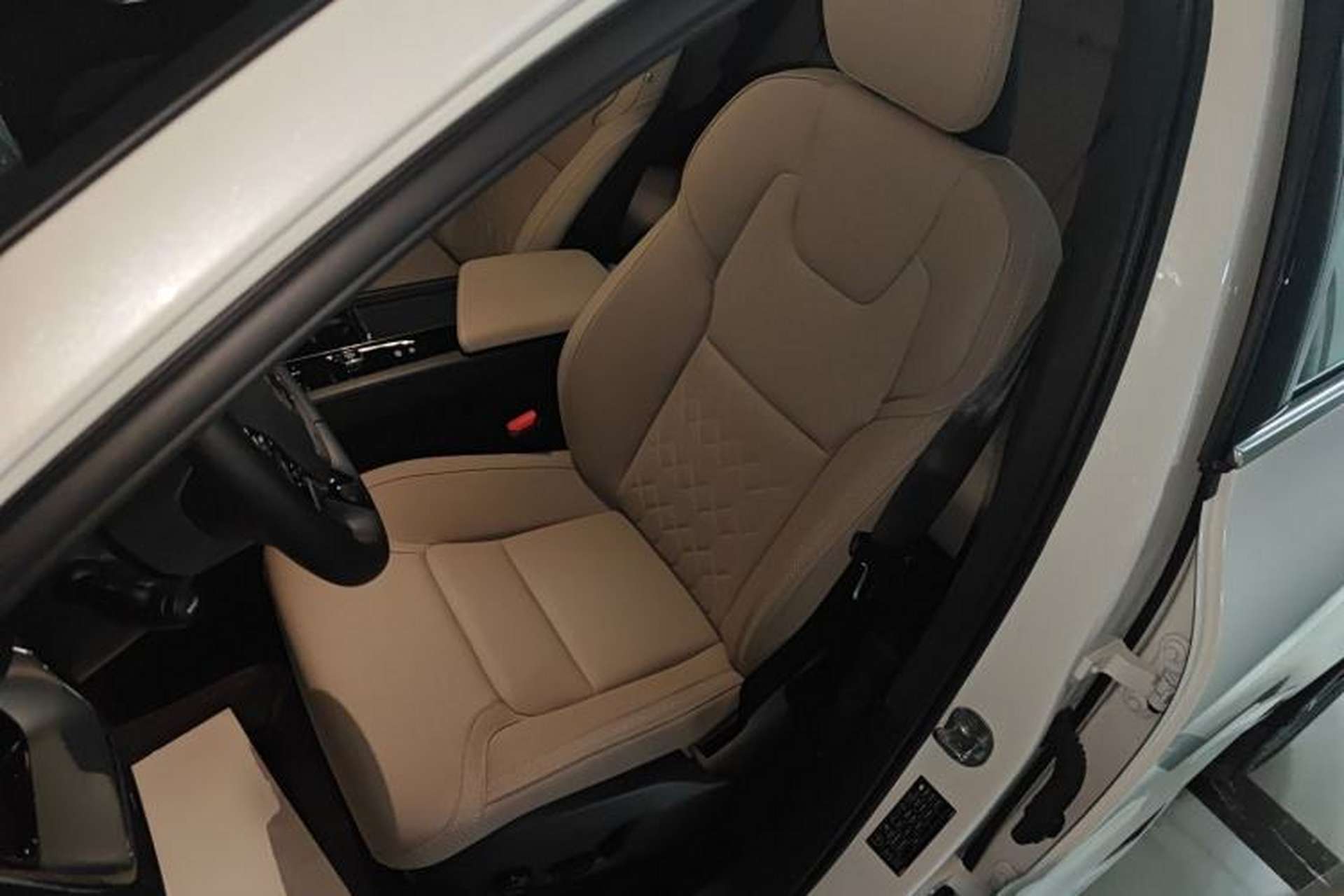 Used Volvo XC60 2026 B5 4x4 Smart Luxury Edition Left Front Seat