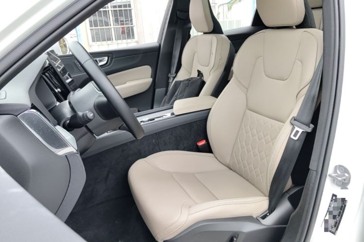 Used Volvo XC60 2026 B5 4x4 Smart Luxury Edition Left Front Seat