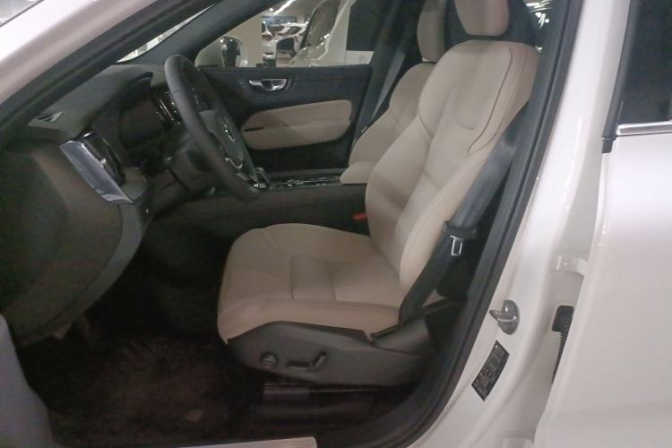 Used Volvo XC60 2026 B5 4x4 Smart Luxury Edition Left Front Seat