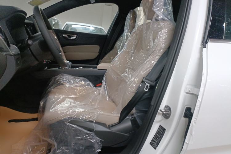 Used Volvo XC60 2026 B5 4x4 Smart Luxury Edition Left Front Seat