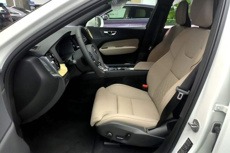 Used Volvo XC60 2026 B5 4x4 Smart Luxury Edition Left Front Seat