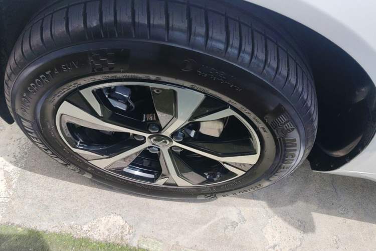 Used Volvo XC60 2026 B5 4x4 Smart Luxury Edition Left Front Wheel Hub