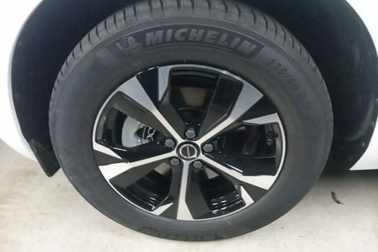 Used Volvo XC60 2026 B5 4x4 Smart Luxury Edition Left Front Wheel Hub