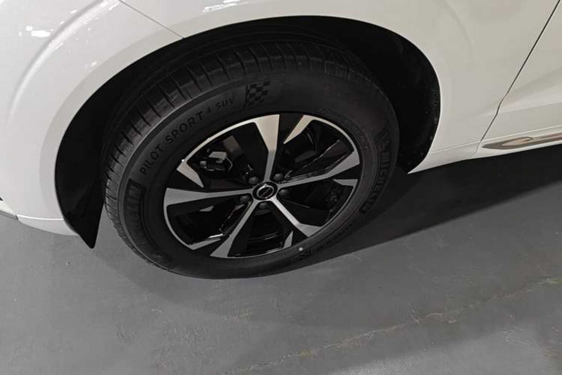 Used Volvo XC60 2026 B5 4x4 Smart Luxury Edition Left Front Wheel Hub