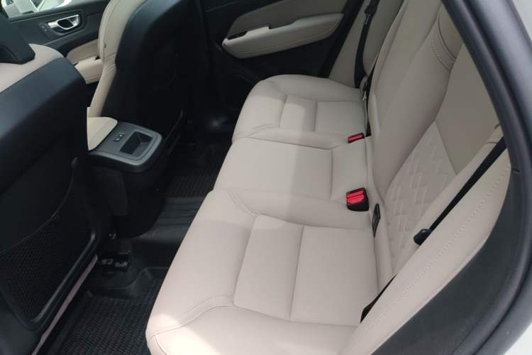 Used Volvo XC60 2026 B5 4x4 Smart Luxury Edition Left Rear Seat