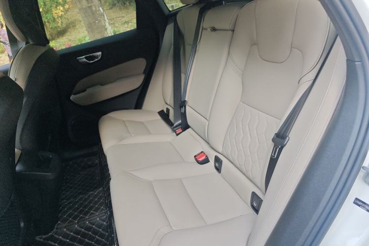 Used Volvo XC60 2026 B5 4x4 Smart Luxury Edition Left Rear Seat