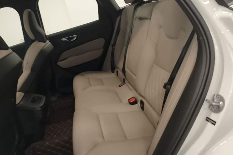 Used Volvo XC60 2026 B5 4x4 Smart Luxury Edition Left Rear Seat