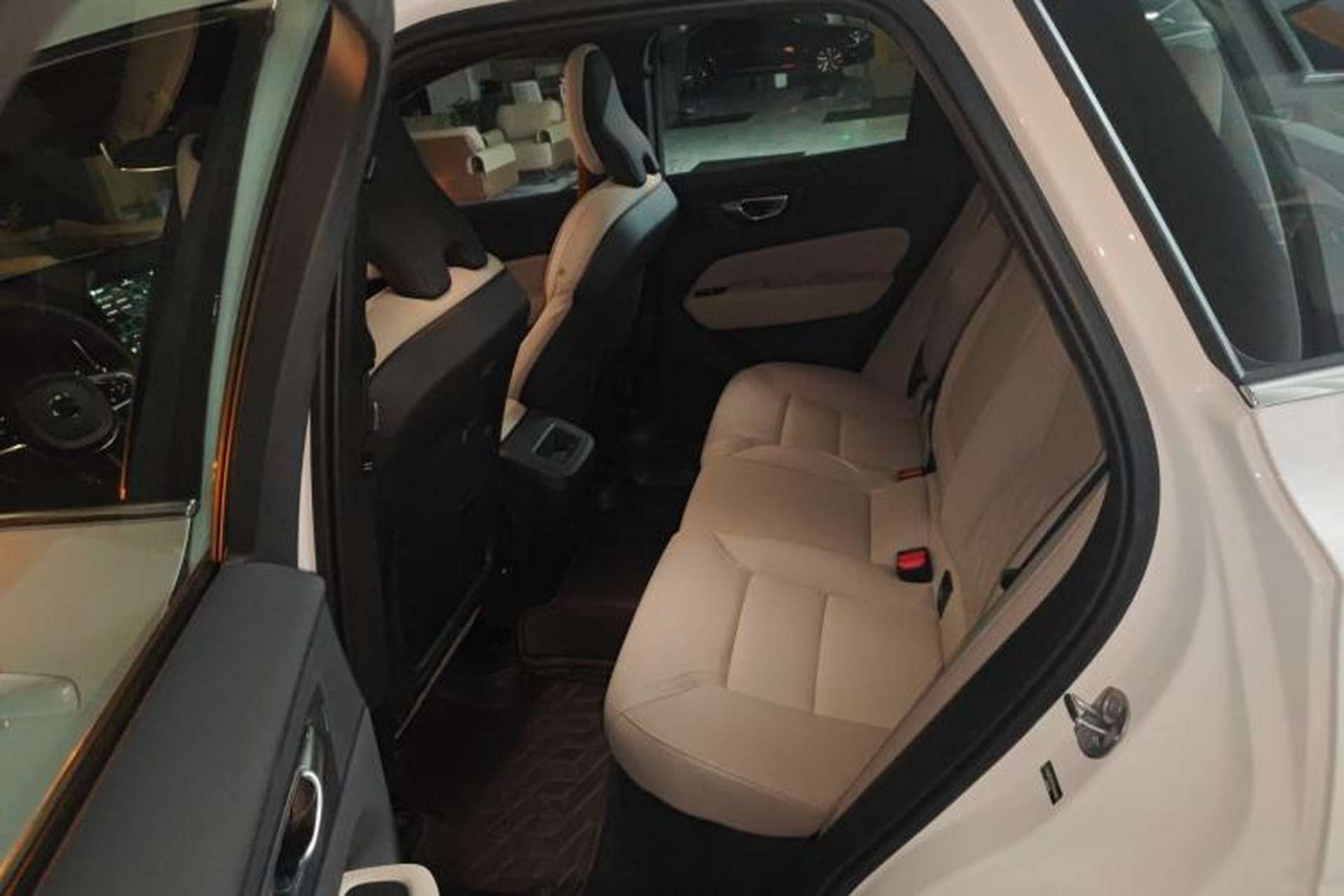 Used Volvo XC60 2026 B5 4x4 Smart Luxury Edition Left Rear Seat