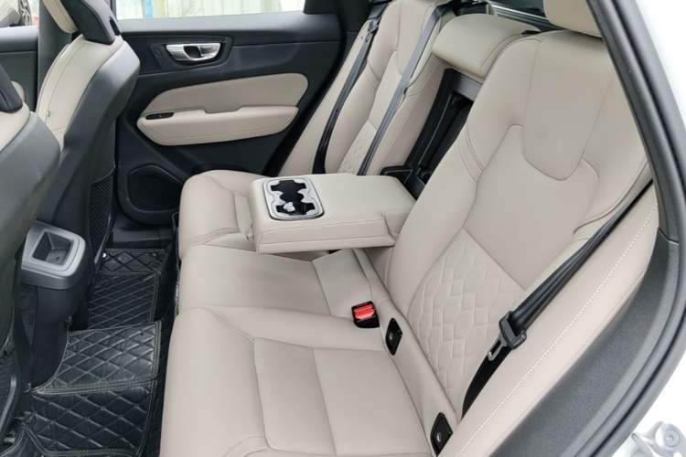 Used Volvo XC60 2026 B5 4x4 Smart Luxury Edition Left Rear Seat